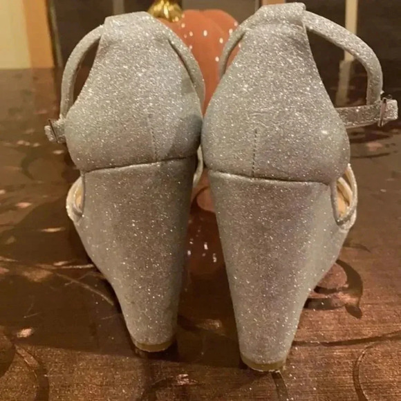 Badgley Mischka Silver Wedges - Picture 9 of 10